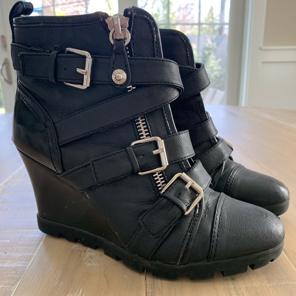 🖤GUESS wedge booties Size 9🖤 (sneaker-ish)